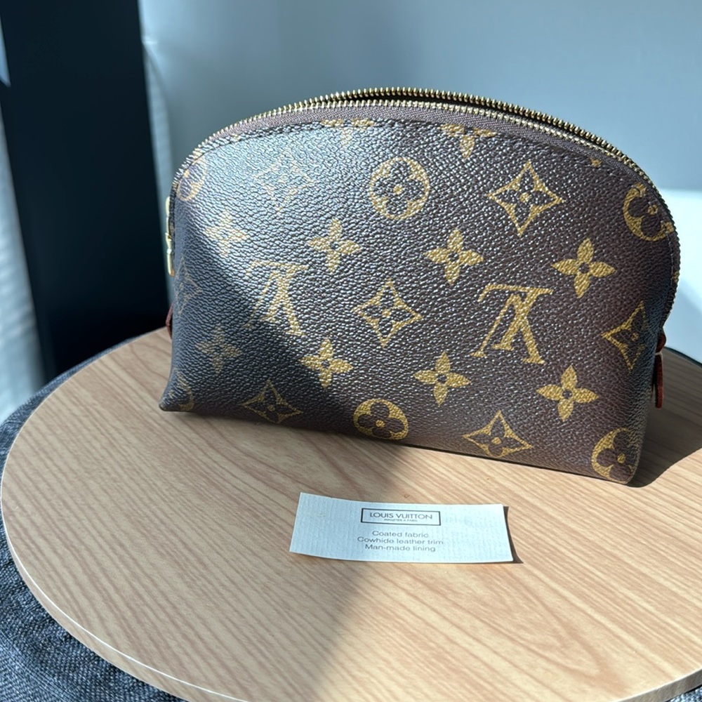 ✨Louis Vuitton cosmetic/makeup pouch (small)✨